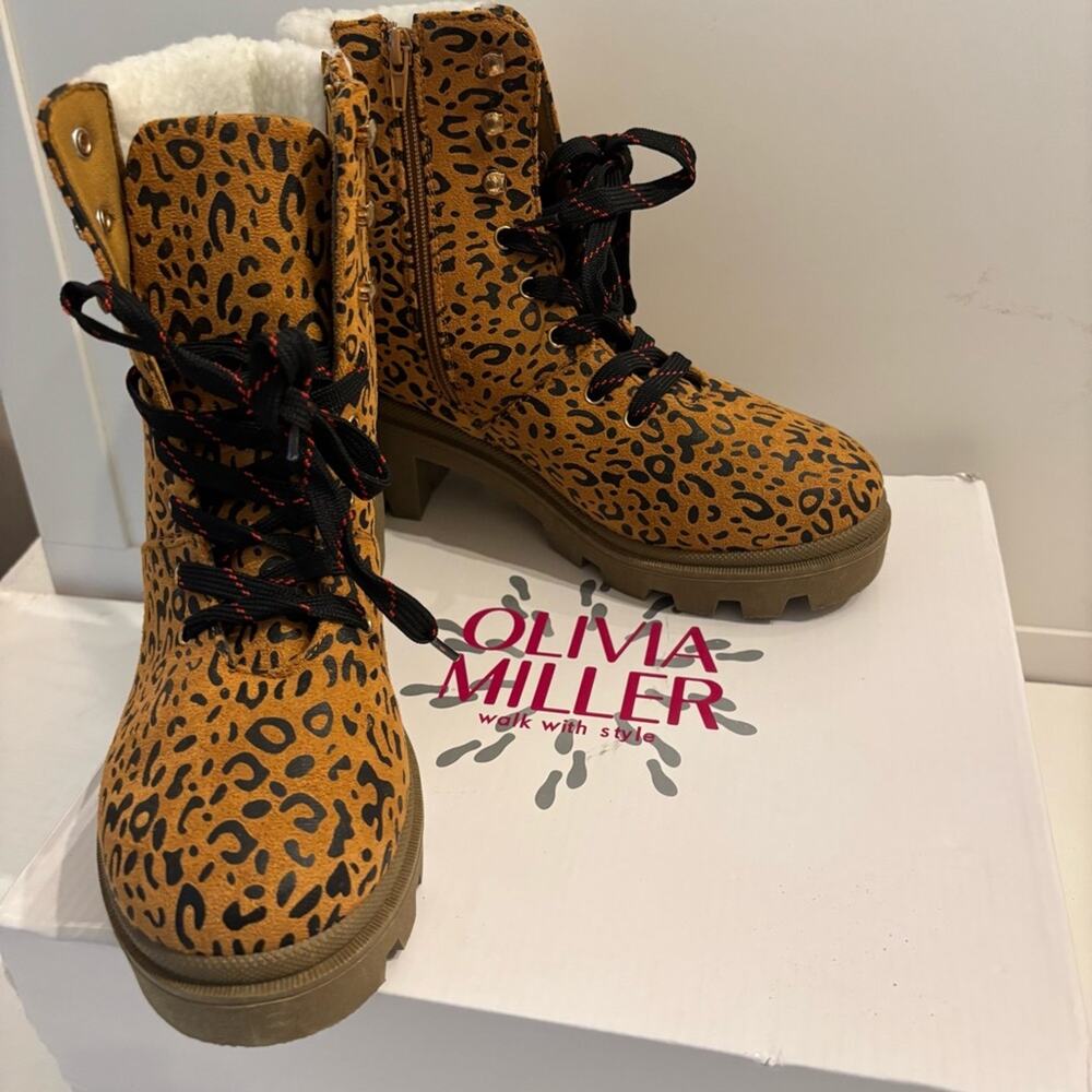Olivia Miller Women Tan Leopard Combat Boots Chunky Size 9.5